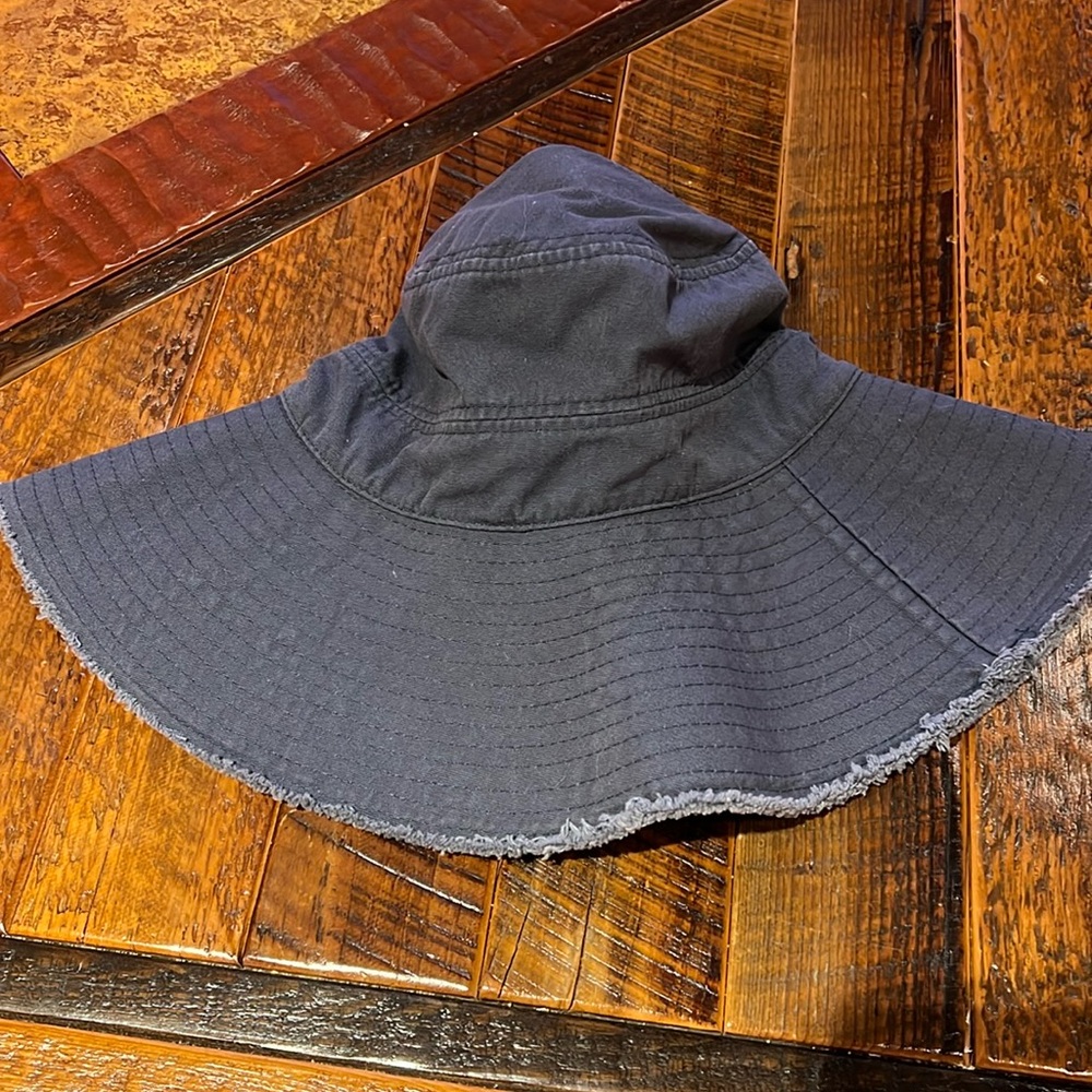 Tommy Bahama bucket hat